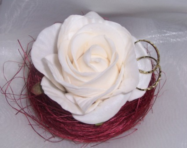 Gastgeschenk Rose im Sisalnest mit Ringen - B2 Gastgeschenk Rose im Sisalnest mit Ringen - B2