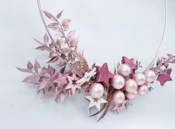 Blumenring in Rosé mit Kugeln und Sternen - 3 Blumenring in Rosé mit Kugeln und Sternen - 3