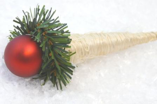 Sisaltüte mit einer Weihnachtskugel 1
