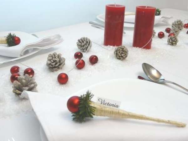 Sisaltüte mit einer Weihnachtskugel 3