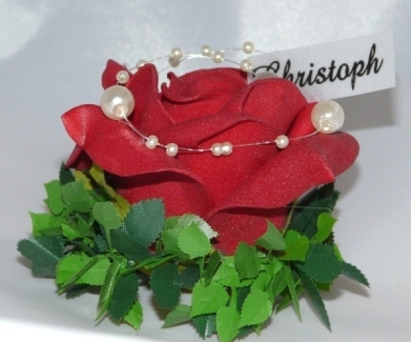Gastgeschenk große Rose in Rosenblättern mit Perlen 3