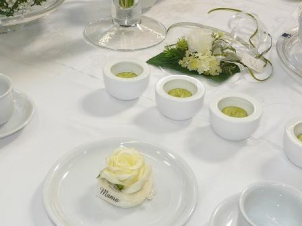 Gastgeschenk, Tischdekoration - große Rose im Sisalnest. Tischdeko-online 3