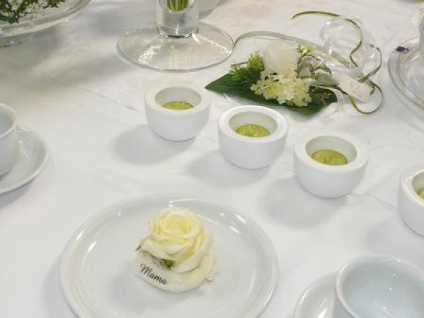 Gastgeschenk, Tischdekoration - große Rose im Sisalnest. Tischdeko-online 3 Gastgeschenk, Tischdekoration - große Rose im Sisalnest. Tischdeko-online 3