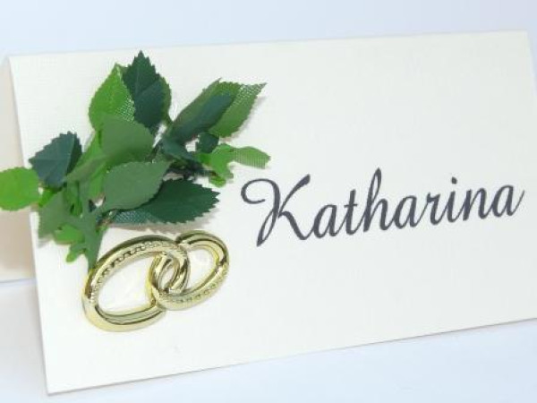 Tischkarte mit Ringen und Rosenblättern 2