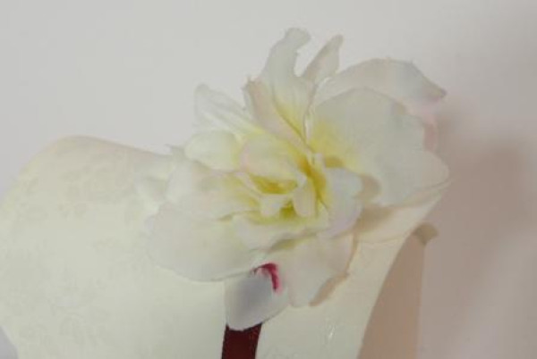 Ausgefallenes Gastgeschenk runde Truhe mit einer Blume 4
