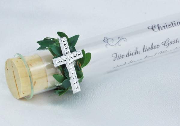 Gastgeschenk - Glasröhrchen mit einem Buchskränzchen und einem Kreuz 1