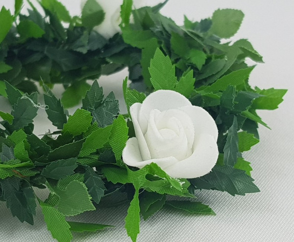 Kerzenring aus Rosenblättern und Rosen - 2 Kerzenring aus Rosenblättern und Rosen - 2