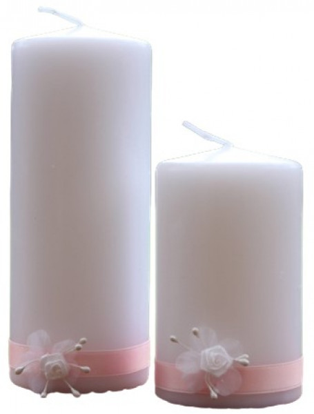 Stumpenkerze weiß oder creme mit einem Satinband und einer Blume 1