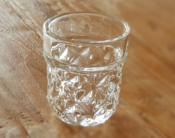 Kleines, geriffeltes Gläschen - 1