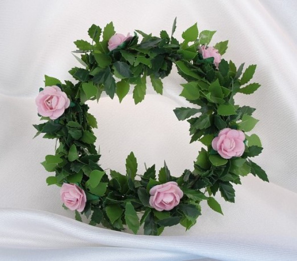 Tropfschutz aus Rosenblättern und kleinen Rosen - 2