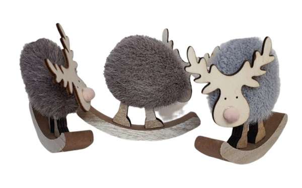 3 flauschige Elche auf einer Wippe als Deko für die Weihnachtszeit - 3