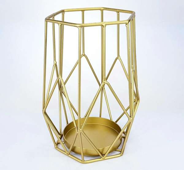 Geometrischer Kerzenhalter aus Metall in der Farbe Gold - 2 Geometrischer Kerzenhalter aus Metall in der Farbe Gold - 2