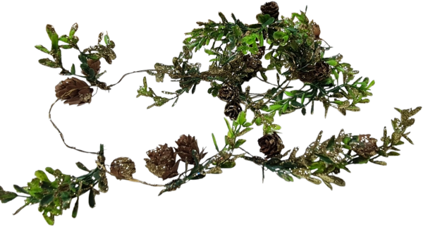 Girlande mit Buchs und Zapfen