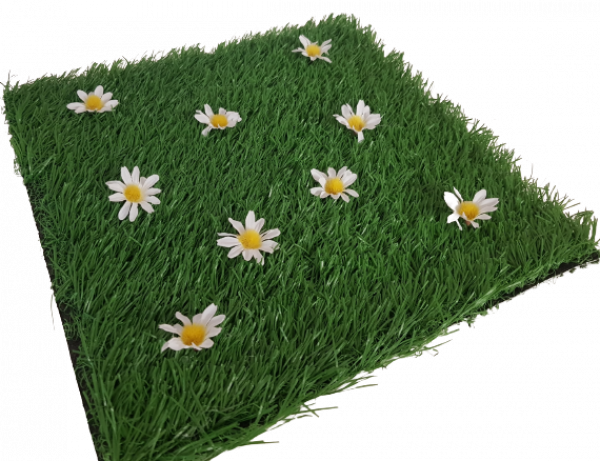 Grasfliese mit kleinen Blumen. Tischdeko zu Ostern, Frühling
