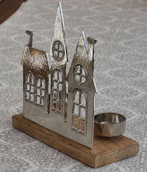Teelichthalter in Form einer Häuserzeile aus Aluminium - 5 Teelichthalter in Form einer Häuserzeile aus Aluminium - 5