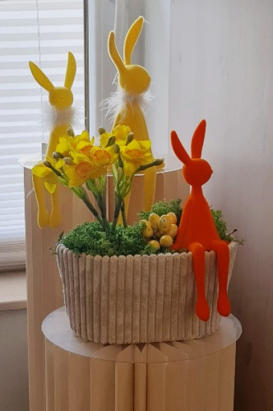 Detailaufnahme der samtartigen Oberfläche des Kunststoff Osterhasen