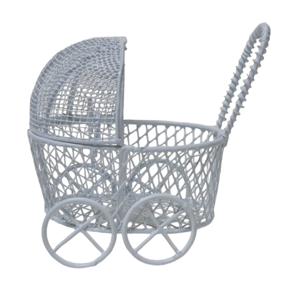 Kleiner Kinderwagen aus weißem Draht, B2