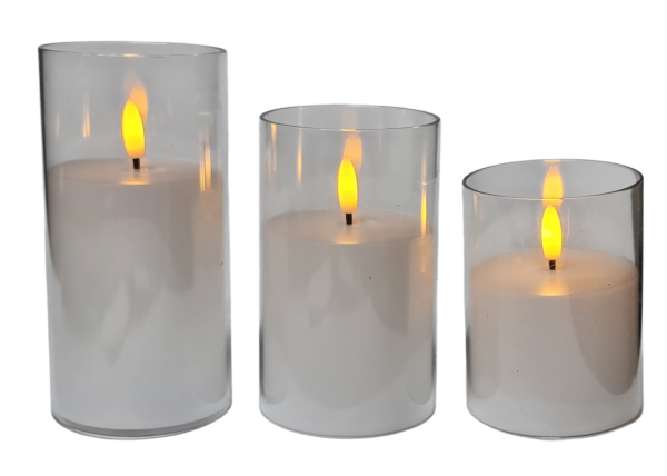 Drei LED Kerzen mit Rosenmotiv in unterschiedlichen Höhen aus satiniertem Glas mit warmweißem Licht