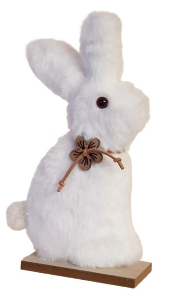 Tischdekoration zu Ostern - ein weicher, weißer Hase auf einem Holzsockel - 1