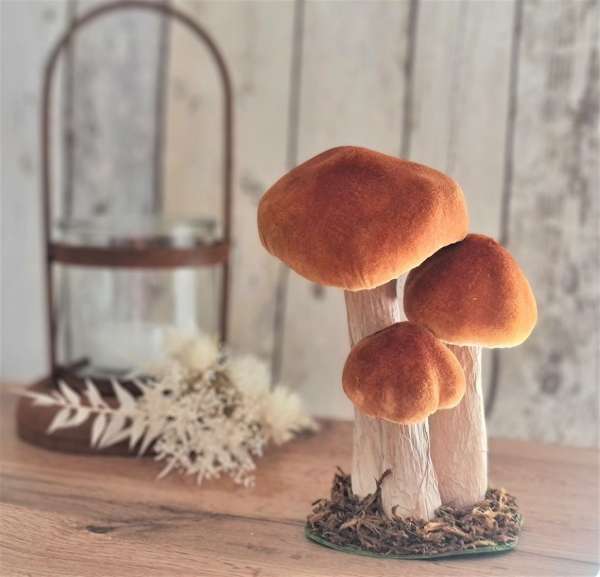 Eine Pilzgruppe für die Herbstdeko oder Weihnachtsdeko - 2 Eine Pilzgruppe für die Herbstdeko oder Weihnachtsdeko - 2