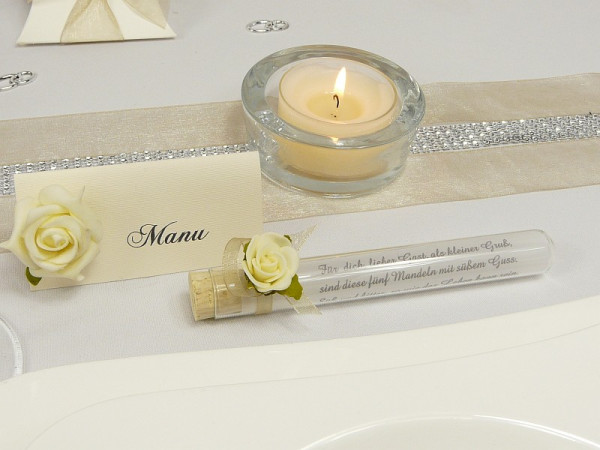 Gastgeschenk im Reagenzglas, Glasröhrchen und Hochzeitsmandeln mit einer Rose in Lila_8