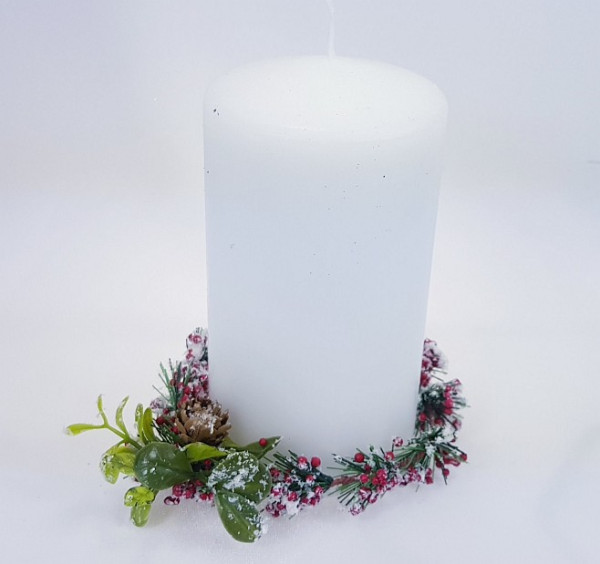 Beschneiter Kerzenring mit roten Beeren - 3