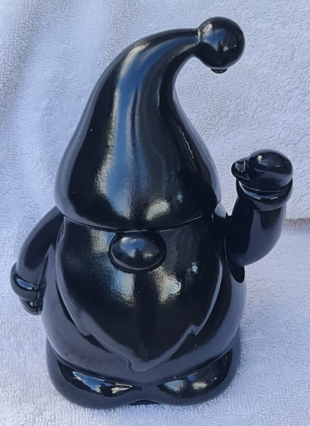 Weihnachtsmannfigur in Schwarz mit beweglichem Arm und glatter Oberfläche Weihnachtsmannfigur in Schwarz mit beweglichem Arm und glatter Oberfläche