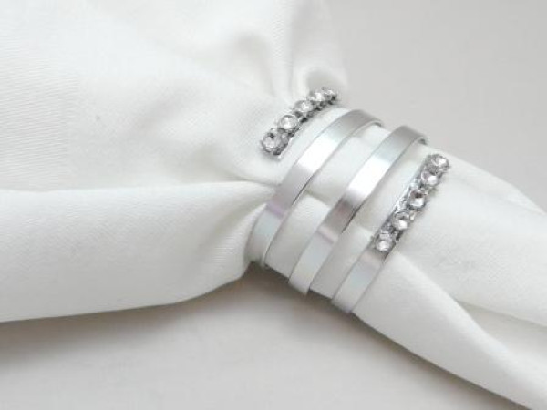 Tischdeko mit Strass - Serviettenring mit Strass. Tafeldeko bei Tischdeko-online.de 5 Tischdeko mit Strass - Serviettenring mit Strass. Tafeldeko bei Tischdeko-online.de 5