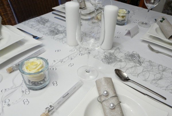 Mustertisch silberhochzeit mit kerzen und Serviettenringen silber Mustertisch silberhochzeit mit kerzen und Serviettenringen silber