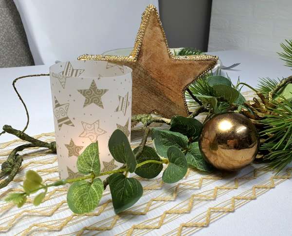 Ein Pergament-Windlicht, Tischlicht, Lichthülle mit goldfarbenen Sternen - 3 Ein Pergament-Windlicht, Tischlicht, Lichthülle mit goldfarbenen Sternen - 3