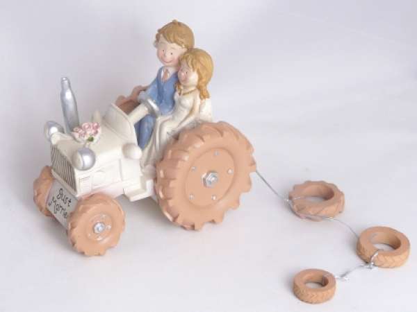 Tortenfigur Hochzeitspärchen auf dem Traktor 2