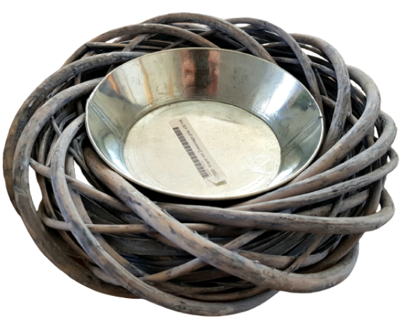 Weidenkranz mit einem Zinkeinsatz - 1 Weidenkranz mit einem Zinkeinsatz - 1